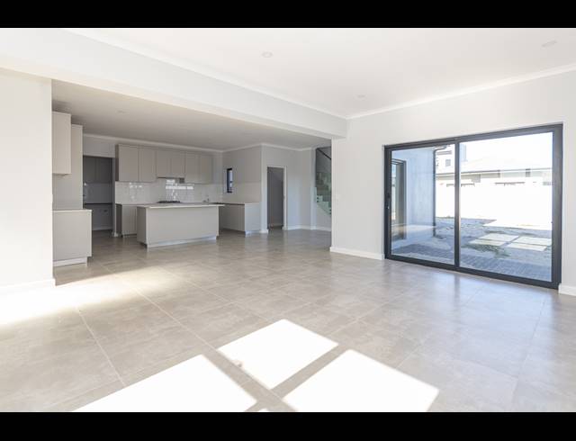 4 BEDROOM FREEHOLD FOR SALE IN PARKLANDS NORTH